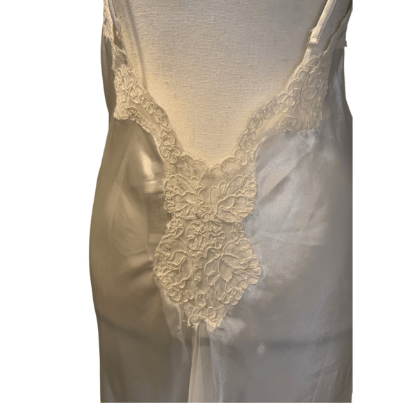 Victoria's Secret White Lace Chemise - Picture 7 of 11